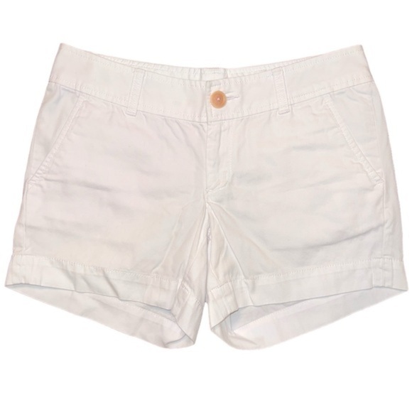 Lilly Pulitzer Pants - EUC Lilly Pulitzer Callahan 5" Shorts in Resort White Size 2 Casual Chino Shorts